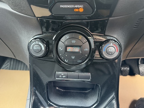1.0T EcoBoost Titanium Hatchback 5dr Petrol Manual Euro 5 (s/s) (125 ps)