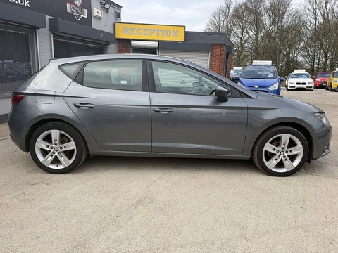1.6 TDI CR SE Hatchback 5dr Diesel DSG Euro 5 (s/s) (105 ps)