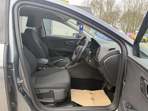 1.6 TDI CR SE Hatchback 5dr Diesel DSG Euro 5 (s/s) (105 ps)