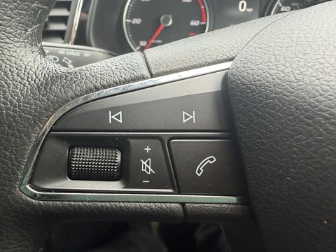 1.6 TDI CR SE Hatchback 5dr Diesel DSG Euro 5 (s/s) (105 ps)
