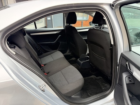 2.0 TDI SE Hatchback 5dr Diesel Manual Euro 5 (s/s) (150 ps)