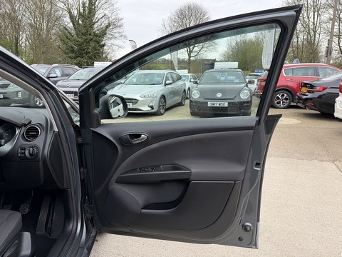 1.6 TDI Ecomotive CR SE Copa MPV 5dr Diesel Manual Euro 5 (s/s) (105 ps)