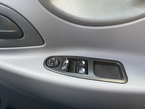 1.6 HDi Comfort MPV 5dr Diesel Manual (194 g/km, 90 bhp)