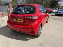 Toyota Yaris VVT-h Icon 