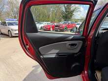Toyota Yaris VVT-h Icon 