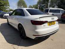 Audi A4 AUTO TFSI Black Edition 