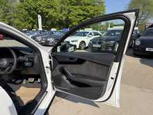 Audi A4 AUTO TFSI Black Edition 