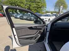 Audi A4 AUTO TFSI Black Edition 