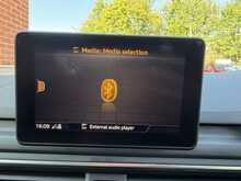 Audi A4 AUTO TFSI Black Edition 