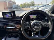 Audi A4 AUTO TFSI Black Edition 