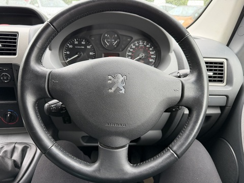 2.0 HDi Tepee Leisure Combi Van 4dr Diesel Manual L2 (194 g/km, 120 bhp)