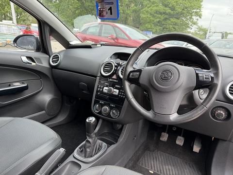 1.2i 16v Design Hatchback 3dr Petrol Manual (a/c) (139 g/km, 79 bhp)