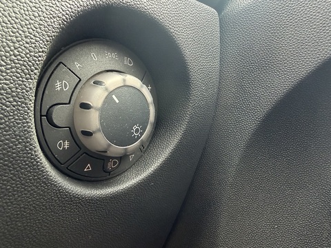 1.2i 16v Design Hatchback 3dr Petrol Manual (a/c) (139 g/km, 79 bhp)