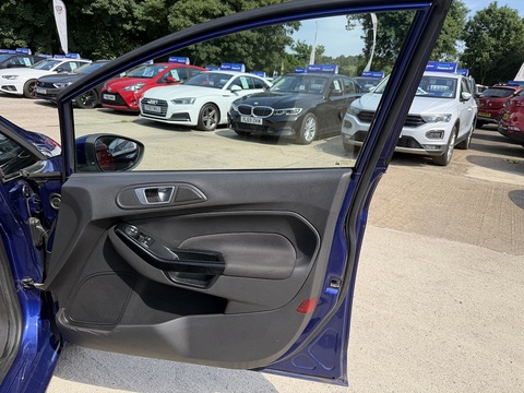1.6 TDCi ECOnetic Zetec Hatchback 5dr Diesel Manual Euro 5 (s/s) (95 ps)