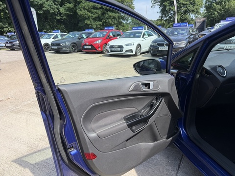 1.6 TDCi ECOnetic Zetec Hatchback 5dr Diesel Manual Euro 5 (s/s) (95 ps)