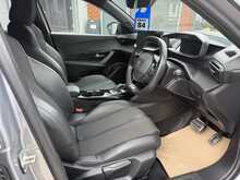 Peugeot E-2008 GT 