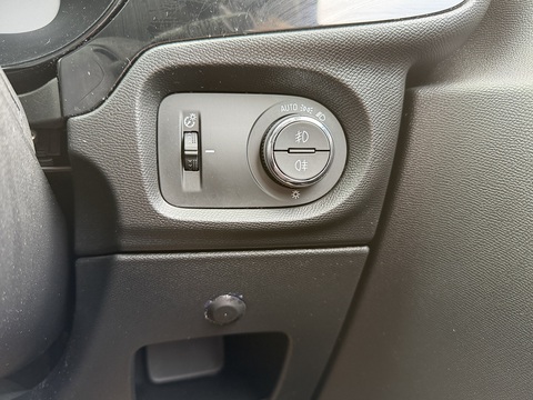 50kWh Elite Nav Hatchback 5dr Electric Auto (7.4Kw Charger) (136 ps)