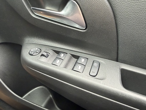 50kWh Elite Nav Hatchback 5dr Electric Auto (7.4Kw Charger) (136 ps)