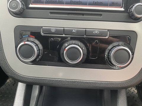 2.0 TDI CR SE Cabriolet 2dr Diesel DSG Euro 5 (140 ps)