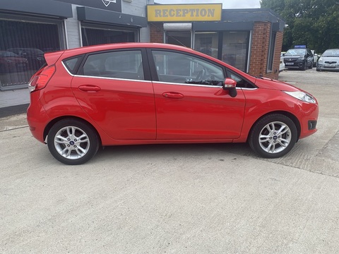 1.25 Zetec Hatchback 5dr Petrol Manual Euro 5 (82 ps)
