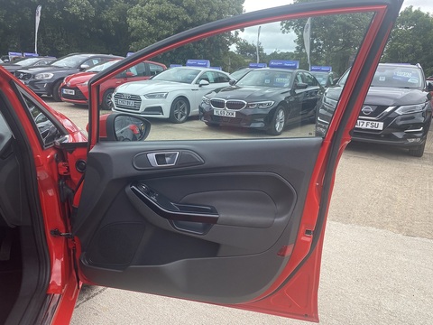 1.25 Zetec Hatchback 5dr Petrol Manual Euro 5 (82 ps)