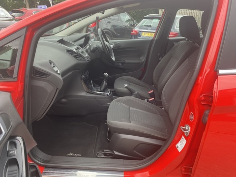 1.25 Zetec Hatchback 5dr Petrol Manual Euro 5 (82 ps)