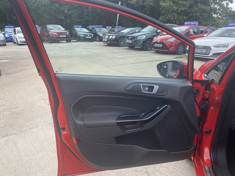 1.25 Zetec Hatchback 5dr Petrol Manual Euro 5 (82 ps)