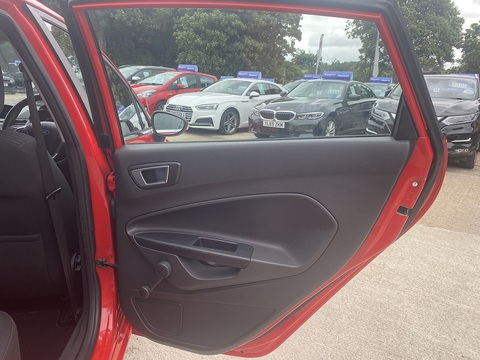 1.25 Zetec Hatchback 5dr Petrol Manual Euro 5 (82 ps)