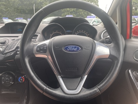 1.25 Zetec Hatchback 5dr Petrol Manual Euro 5 (82 ps)