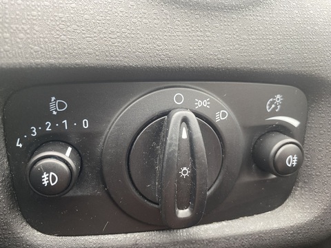 1.25 Zetec Hatchback 5dr Petrol Manual Euro 5 (82 ps)