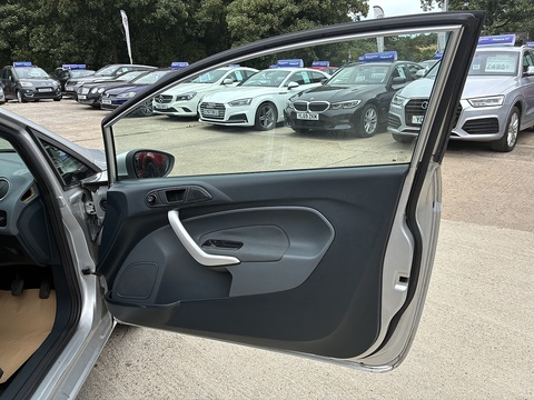 1.25 Zetec Hatchback 3dr Petrol Manual (129 g/km, 81 bhp)