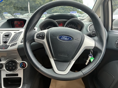 1.25 Zetec Hatchback 3dr Petrol Manual (129 g/km, 81 bhp)