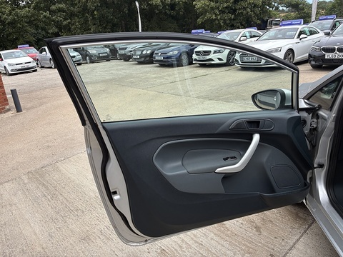 1.25 Zetec Hatchback 3dr Petrol Manual (129 g/km, 81 bhp)