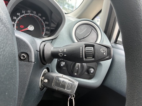 1.25 Zetec Hatchback 3dr Petrol Manual (129 g/km, 81 bhp)