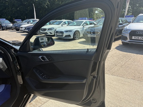 1.5 118i SE (LCP) Hatchback 5dr Petrol Manual Euro 6 (s/s) (136 ps)