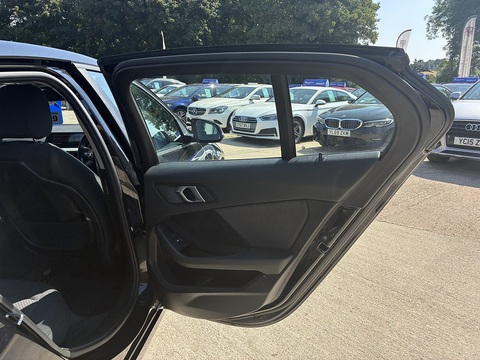 1.5 118i SE (LCP) Hatchback 5dr Petrol Manual Euro 6 (s/s) (136 ps)