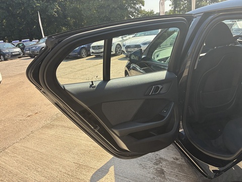 1.5 118i SE (LCP) Hatchback 5dr Petrol Manual Euro 6 (s/s) (136 ps)