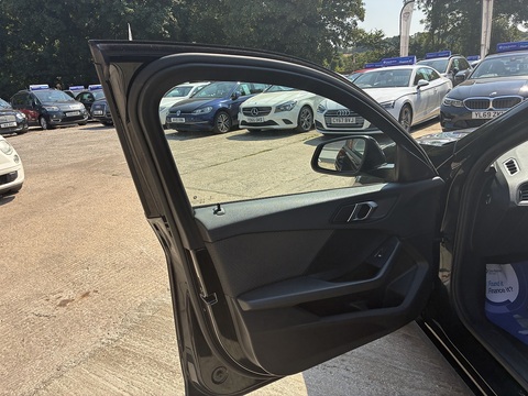 1.5 118i SE (LCP) Hatchback 5dr Petrol Manual Euro 6 (s/s) (136 ps)
