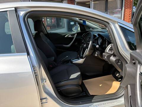 CDTi SE Hatchback 2.0 Automatic Diesel