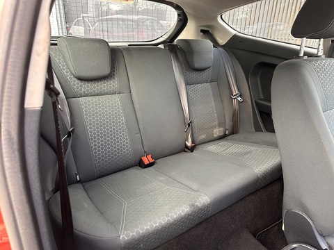 1.25 Zetec Hatchback 3dr Petrol Manual (133 g/km, 81 bhp)