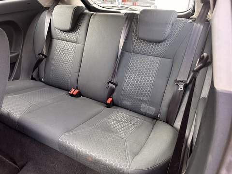 1.25 Zetec Hatchback 3dr Petrol Manual (133 g/km, 81 bhp)