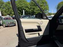 Land Rover Range Rover SD V8 Autobiography 