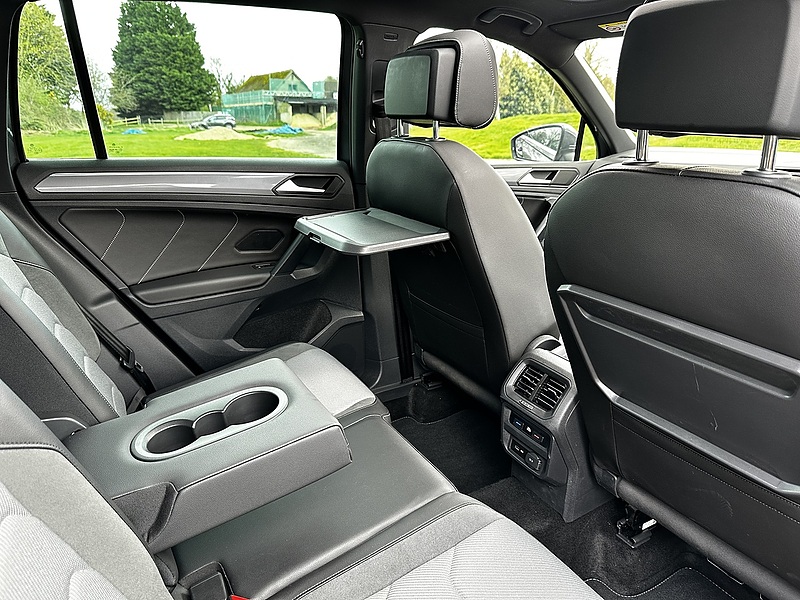 Volkswagen 2.0 TDI R-Line Tech SUV 5dr Diesel DSG Euro 6 (s/s) (150 ps)