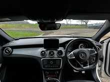 Mercedes-Benz GLA GLA180 AMG Line 