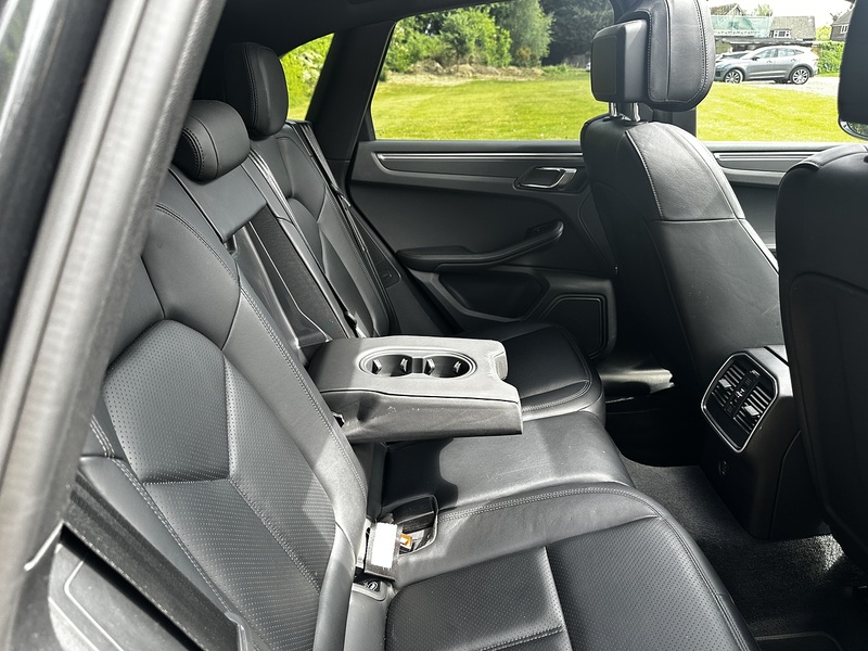 Porsche 2.0T SUV 5dr Petrol PDK 4WD Euro 6 (s/s) (245 ps)