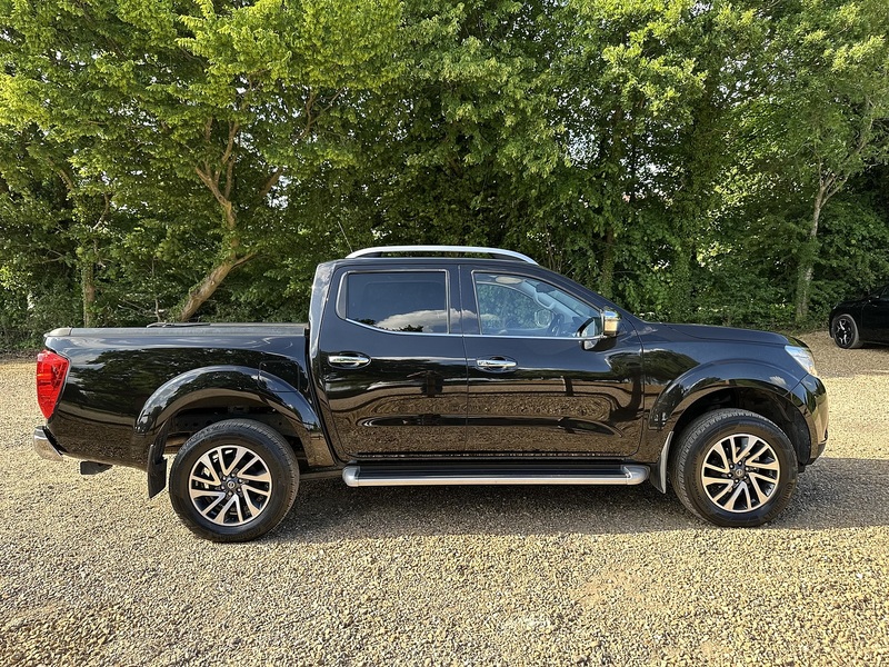 Nissan 2.3 dCi Tekna Pickup Double Cab 4dr Diesel Auto 4WD Euro 6 (190 ps)