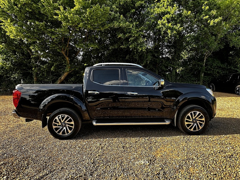 Nissan 2.3 dCi Tekna Pickup Double Cab 4dr Diesel Auto 4WD Euro 6 (190 ps)