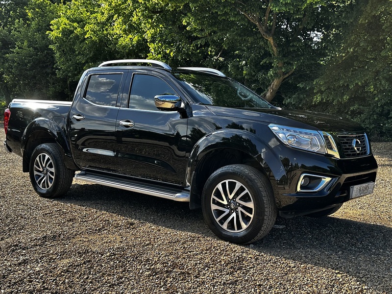 Nissan 2.3 dCi Tekna Pickup Double Cab 4dr Diesel Auto 4WD Euro 6 (190 ps)