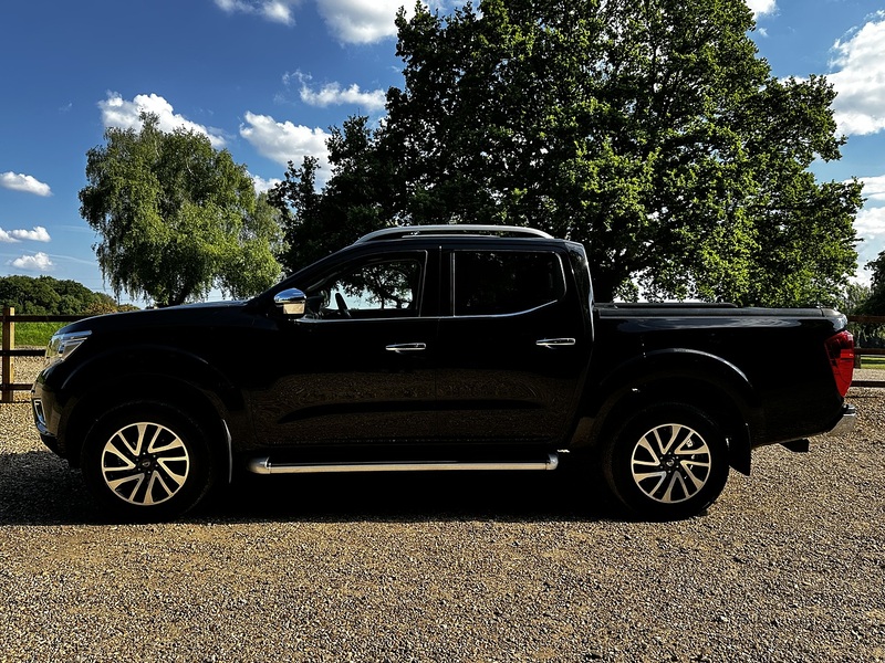 Nissan 2.3 dCi Tekna Pickup Double Cab 4dr Diesel Auto 4WD Euro 6 (190 ps)