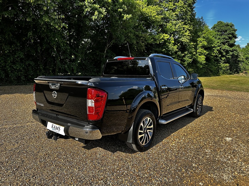 Nissan 2.3 dCi Tekna Pickup Double Cab 4dr Diesel Auto 4WD Euro 6 (190 ps)